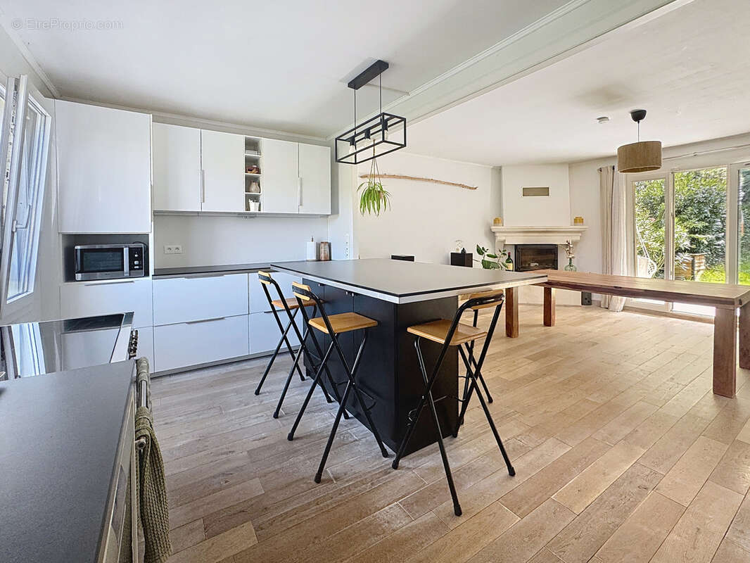 Maison à SAINT-GENIS-LAVAL