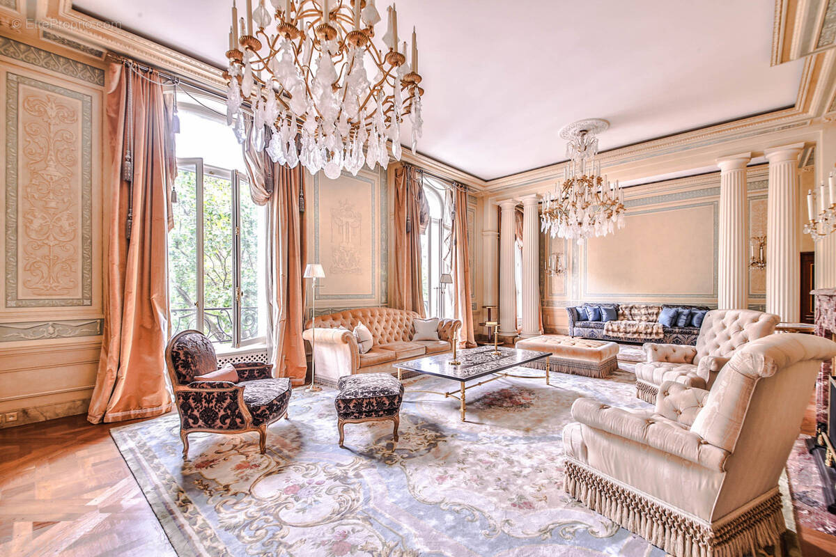 Appartement à PARIS-16E