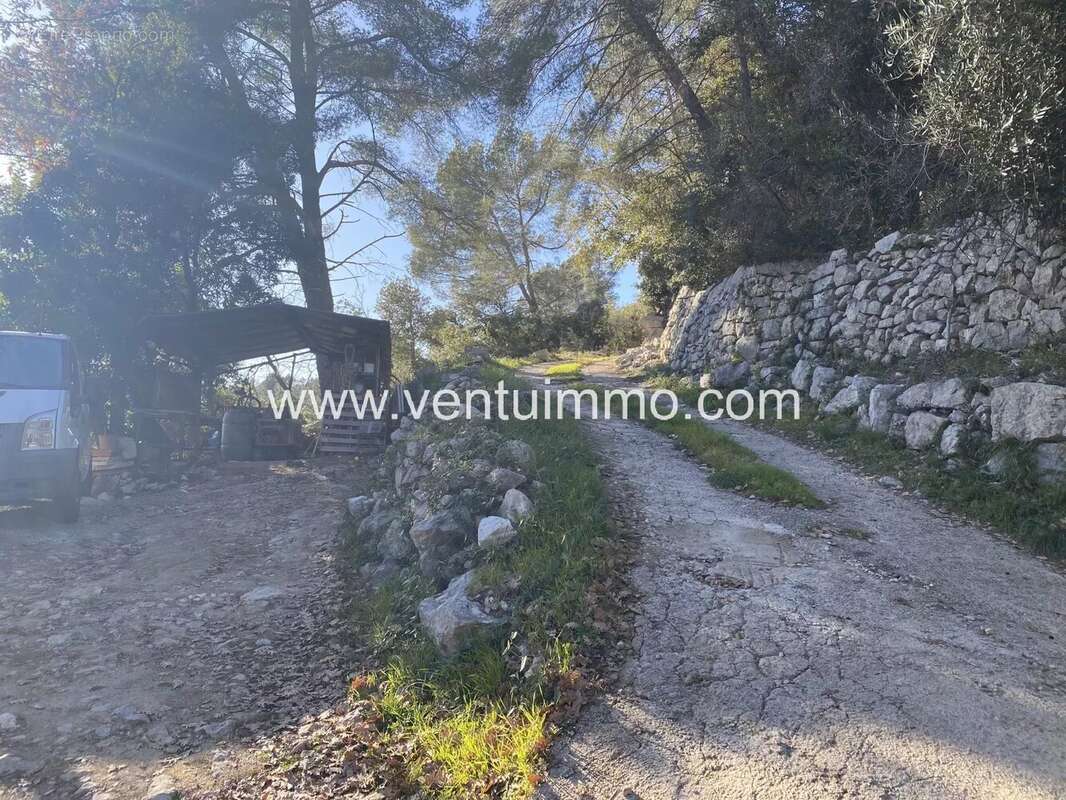 Terrain à SAINT-CEZAIRE-SUR-SIAGNE