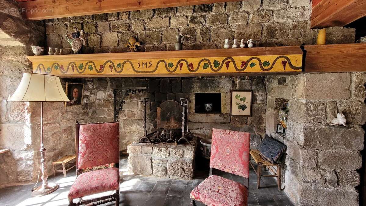 Maison à CHENEREILLES