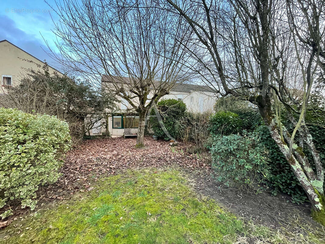 Maison à SAINT-JEAN-DE-BRAYE