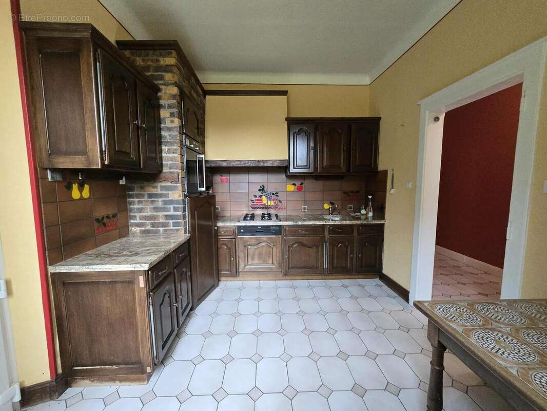 Maison à THIAUCOURT-REGNIEVILLE