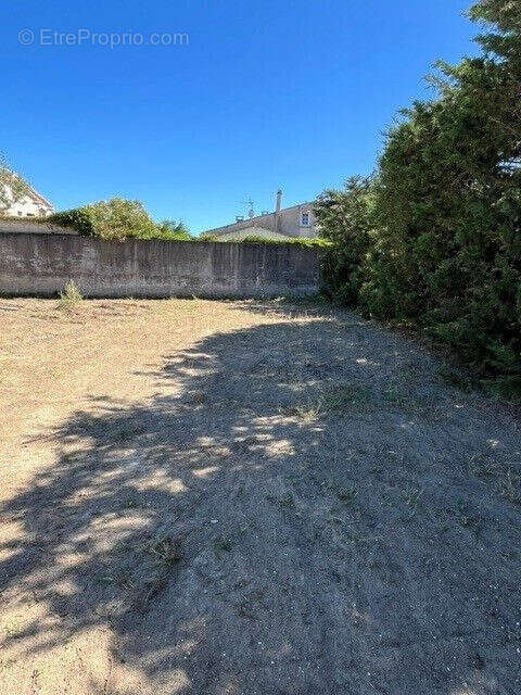 Terrain 356 m² à Saint-Laurent-Des-Arbres  - photo 2