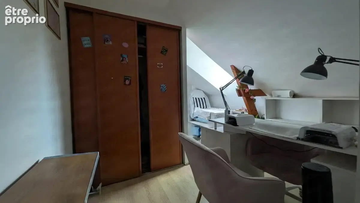 Bureau 1er étage loué