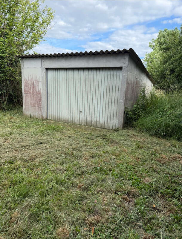 Maison de village avec beau potentiel et beau terrain - photo 3