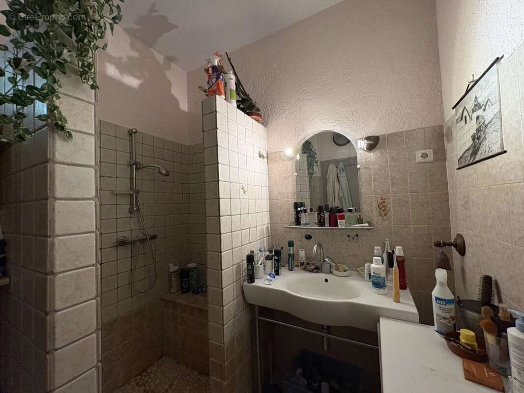 Maison à FONTVIEILLE