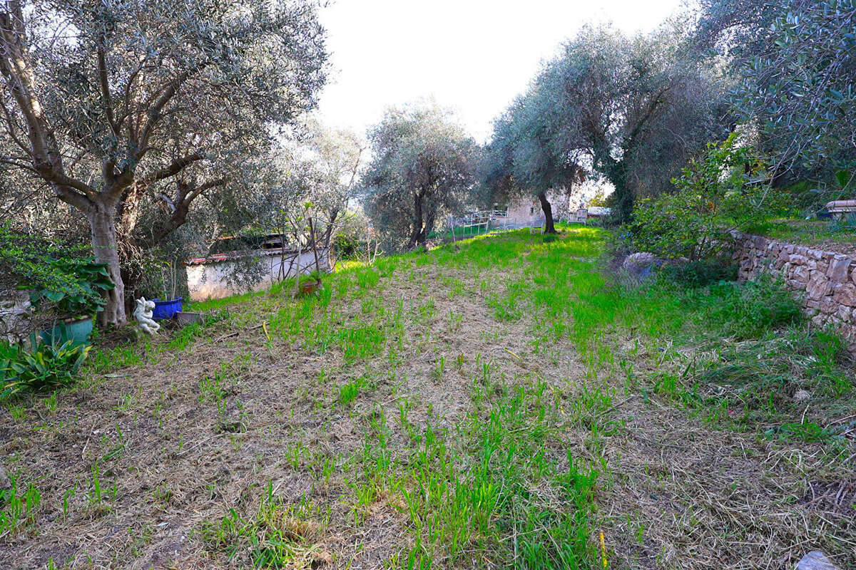 Terrain constructible Speracedes 1392 m² villa 109 m² avec piscine - photo 13