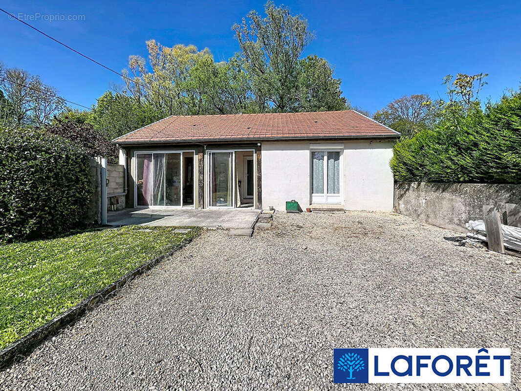 Maison à IS-SUR-TILLE