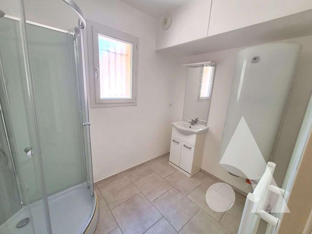 SILLANS-LA-CASCADE ? Maison de plain-pied de 88 m² sur terrain de 1.500 m² ? 282.000 - photo 13