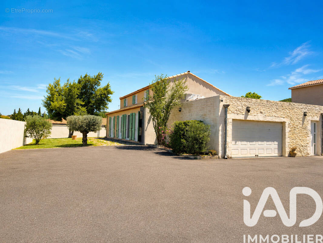 Photo 1 - Maison à SAINT-JULIEN-LES-ROSIERS