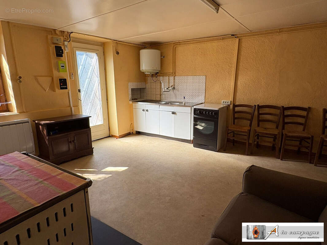 Maison 136 m² à Saint-Marcel-En-Marcillat  - photo 6