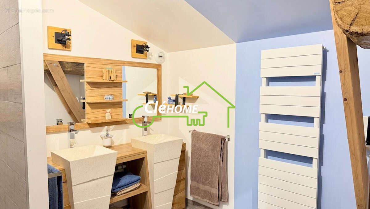 Maison à SAINT-CLEMENT-LES-PLACES