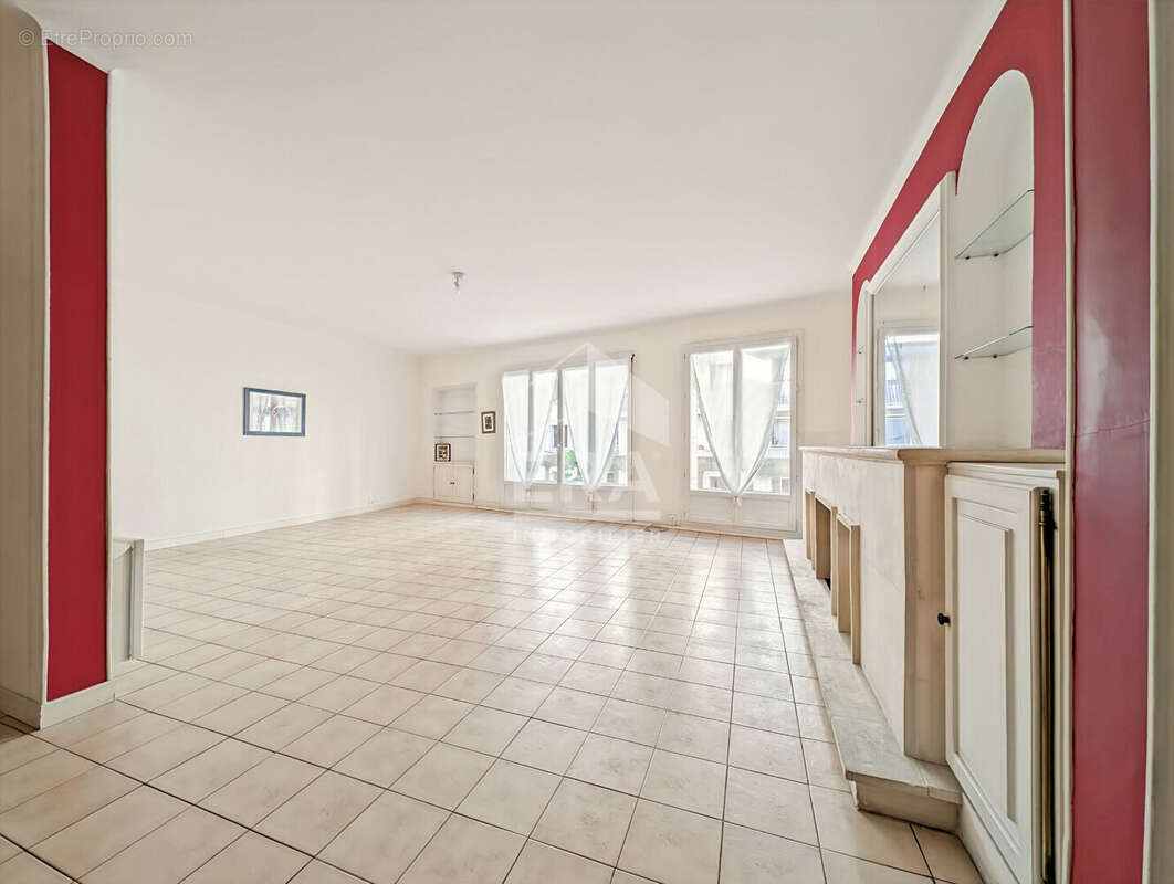 Appartement à MARSEILLE-4E