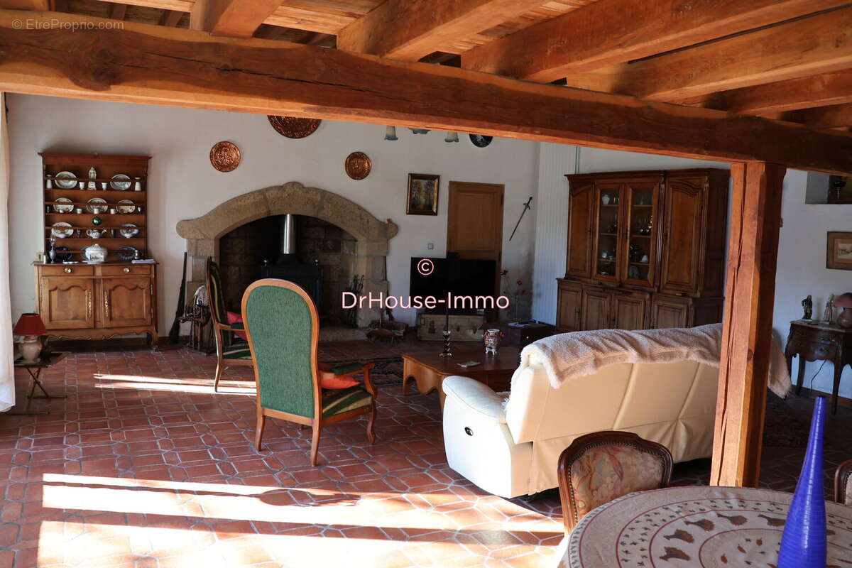 Maison à SAINT-LEGER-LA-MONTAGNE