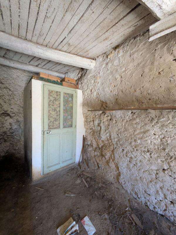 Maison de village à restaurer sur Saint Martin De Bromes 90 m2 - photo 15