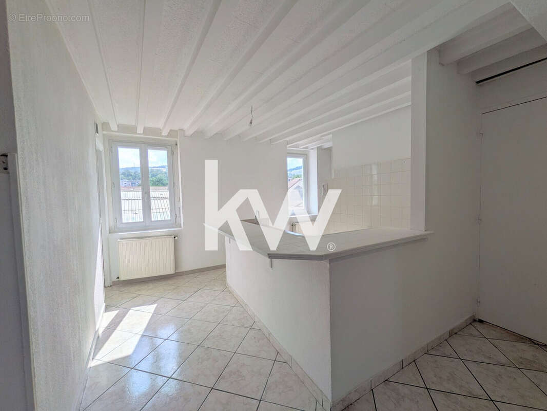 Appartement 327 m² à Saint-Chamond  - photo 4