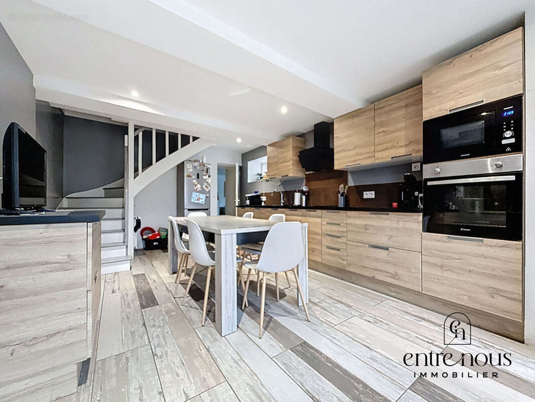 Photo 2 - Maison à COURS-LA-VILLE