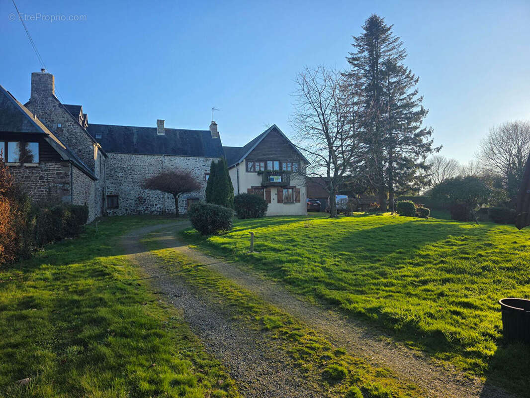 Maison à MONTAIGU-LES-BOIS