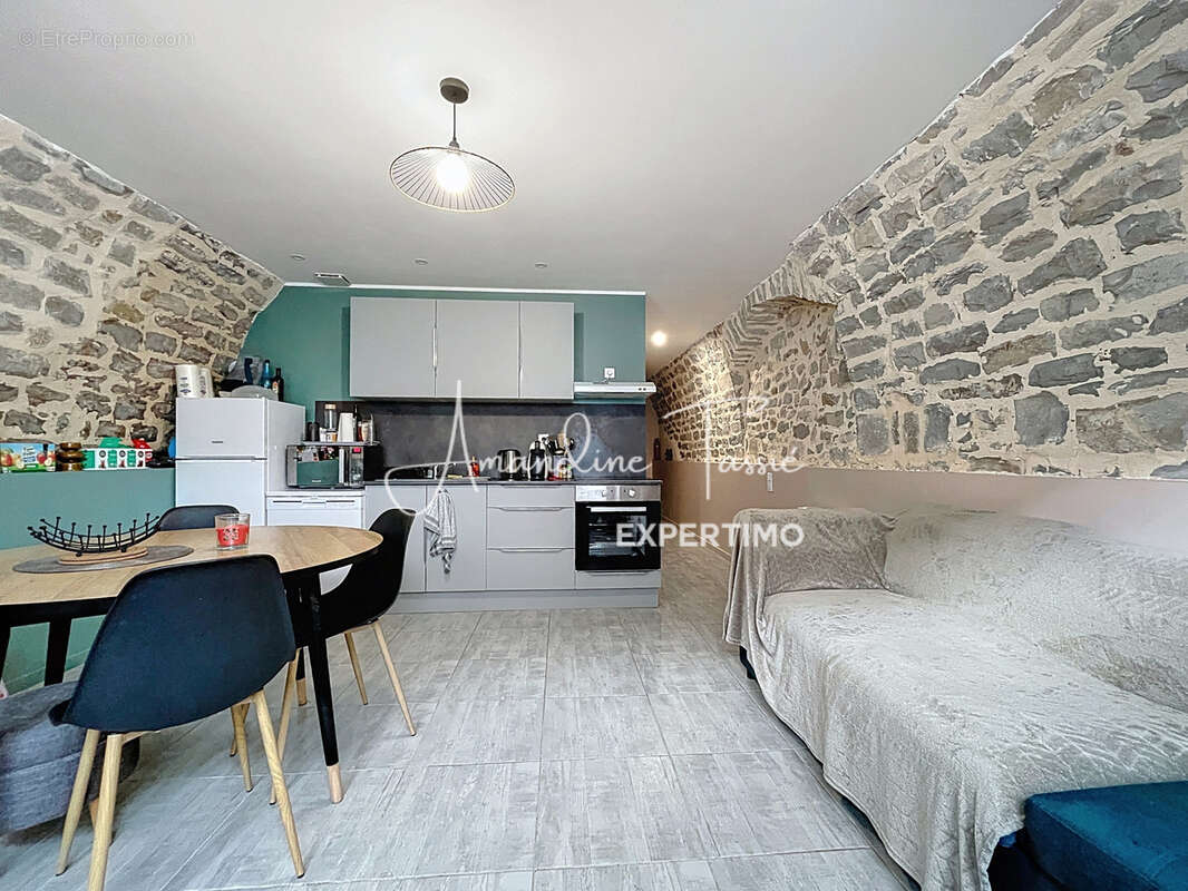 Appartement à COMPEYRE