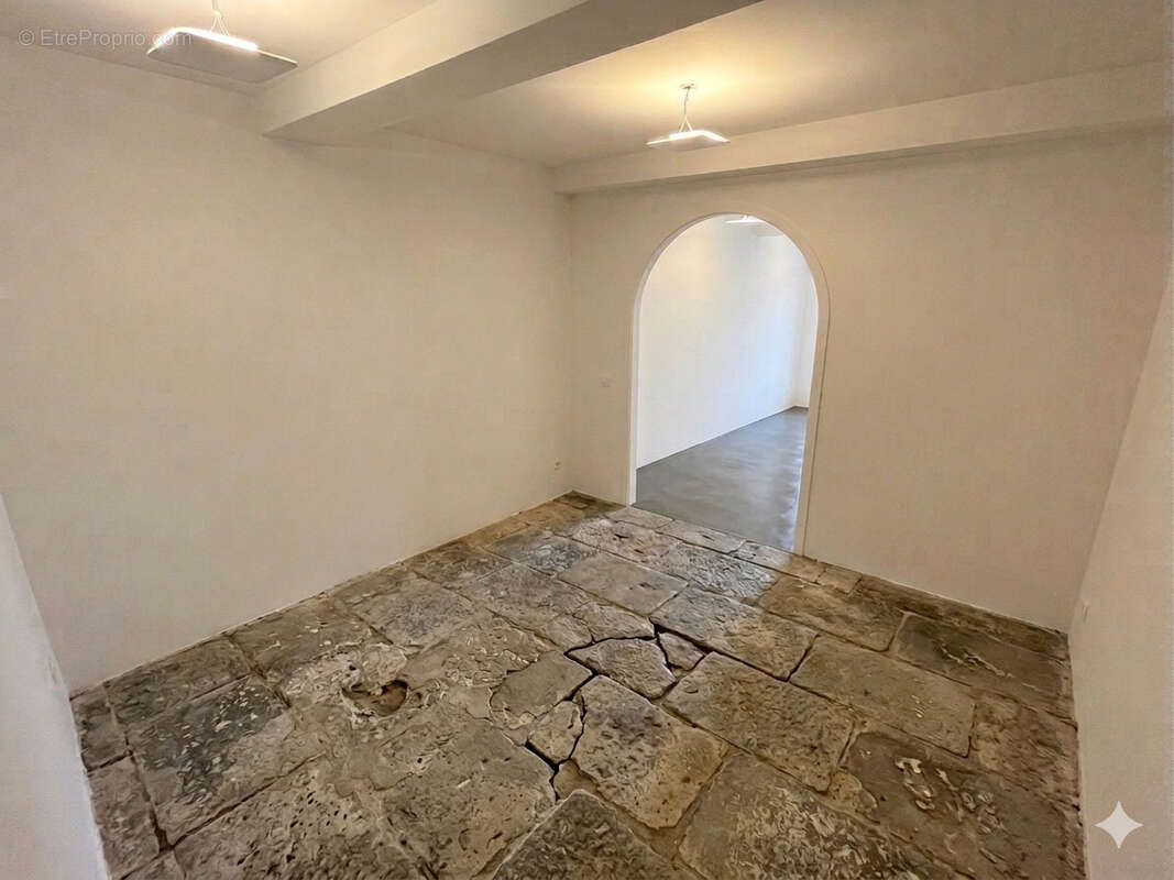 Pas de porte local commercial Montpellier Figuerolles 58 m2 - photo 4