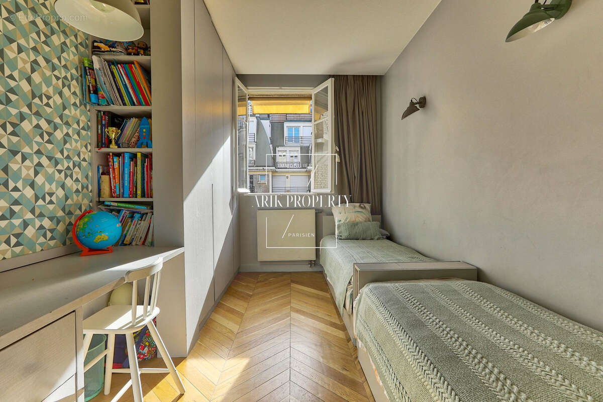 Appartement à PARIS-17E