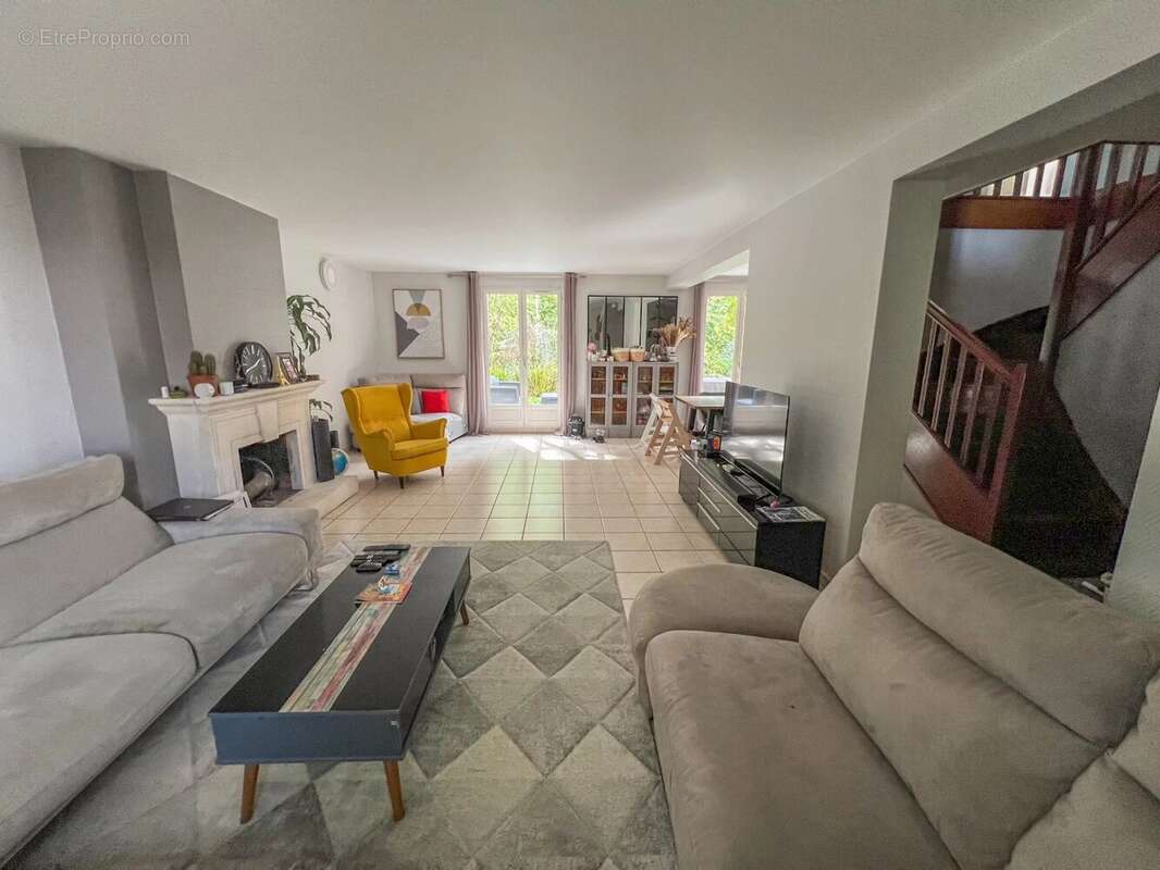 Maison à LE MESNIL-SAINT-DENIS