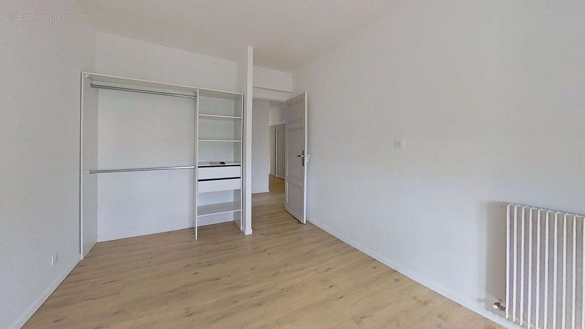 HYPER CENTRE AGEN – Appartement 115 m² entièrement rénové – 3 chambres – Petite copropriété - photo 15