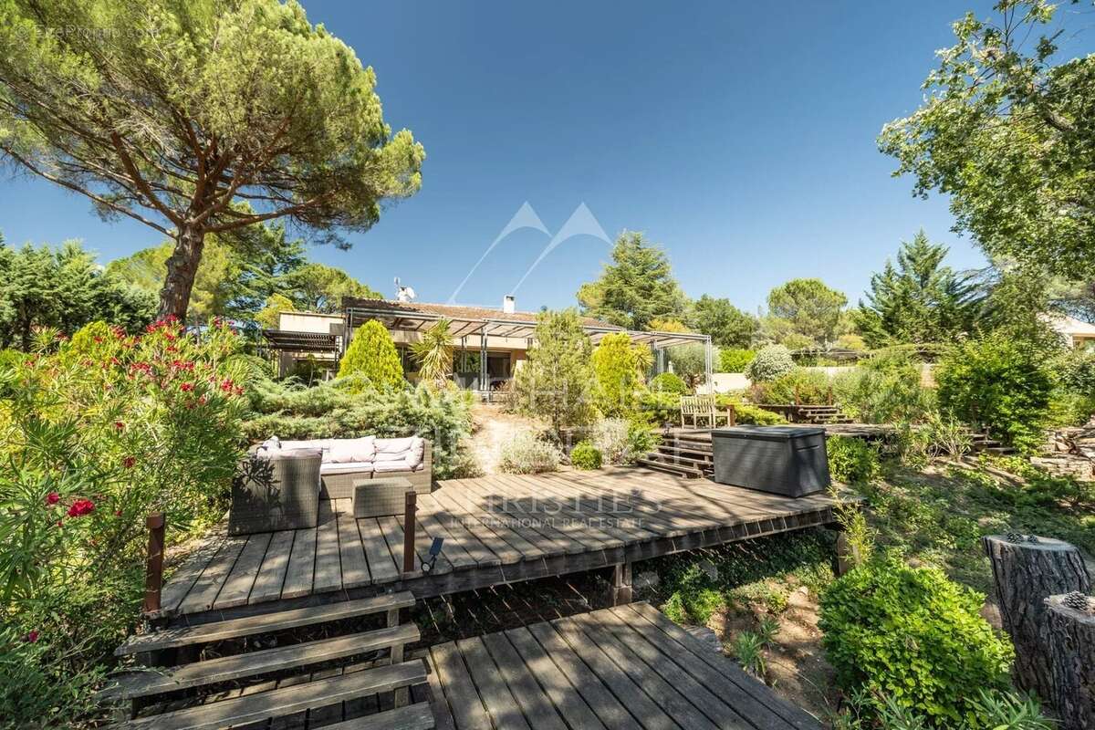 Maison à LA TOUR-D&#039;AIGUES