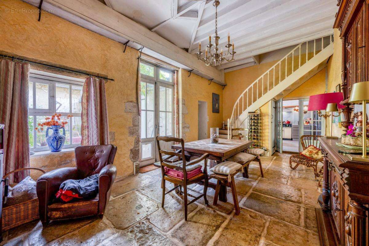 Maison à RUFFEC