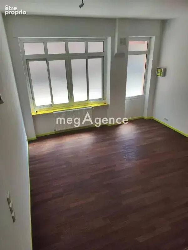 T2 de 52 m² style loft – Charpennes / Limite 6ème - photo 2