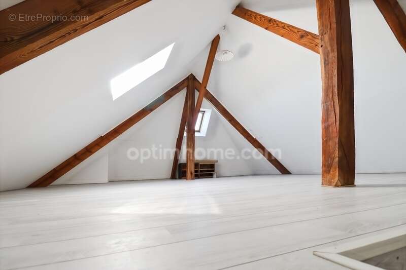 Maison à SAINT-SULPICE-LES-FEUILLES