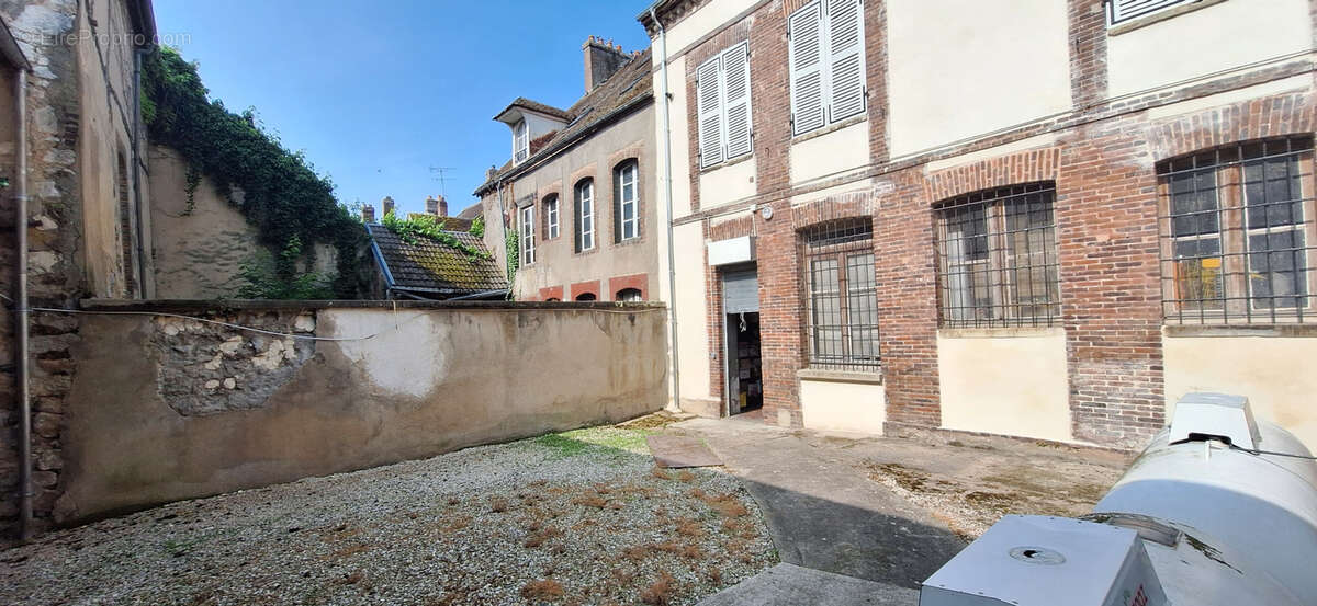 Appartement à VILLENEUVE-L'ARCHEVEQUE