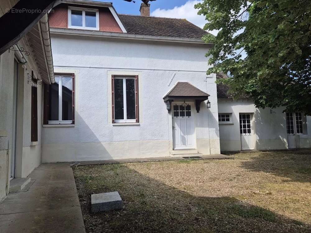 Maison à BEAUNE-LA-ROLANDE