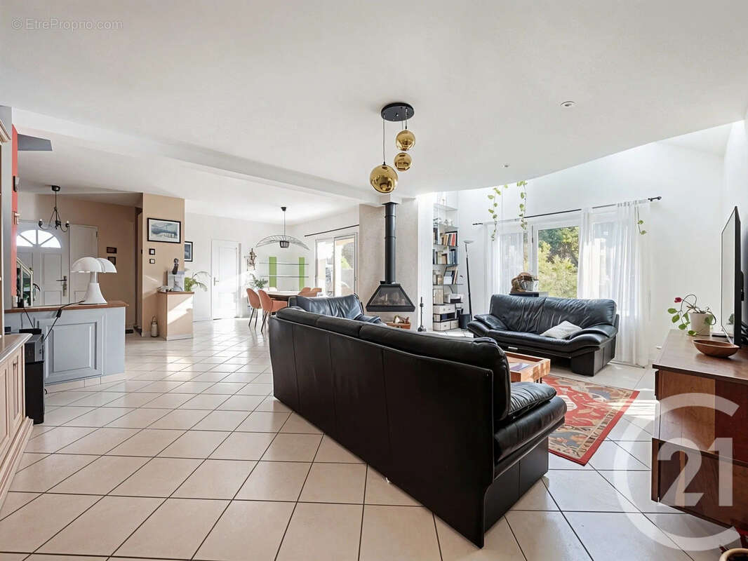 Maison à SAINT-CYR-SUR-LE-RHONE