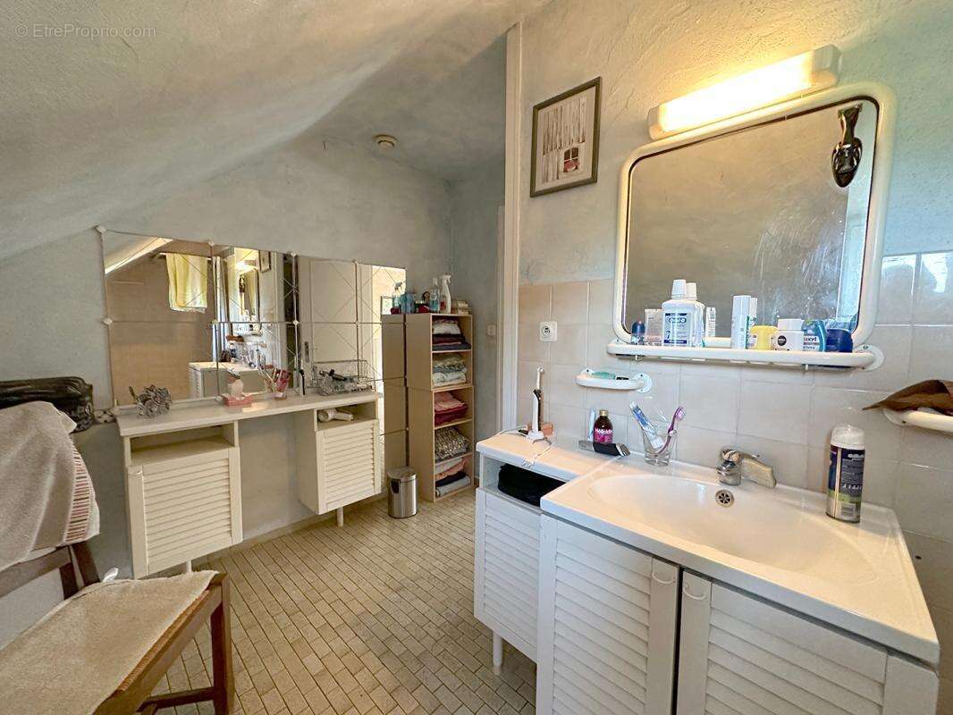 Maison indépendante de 180 m2 avec terrain de 1582 m2 - photo 9