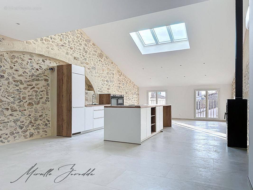 Maison à JONQUIERES-SAINT-VINCENT