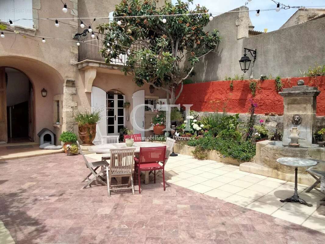 Exceptionnelle maison au charme de l'ancien et au confort contemporain avec jardin, piscine et annexes - photo 15