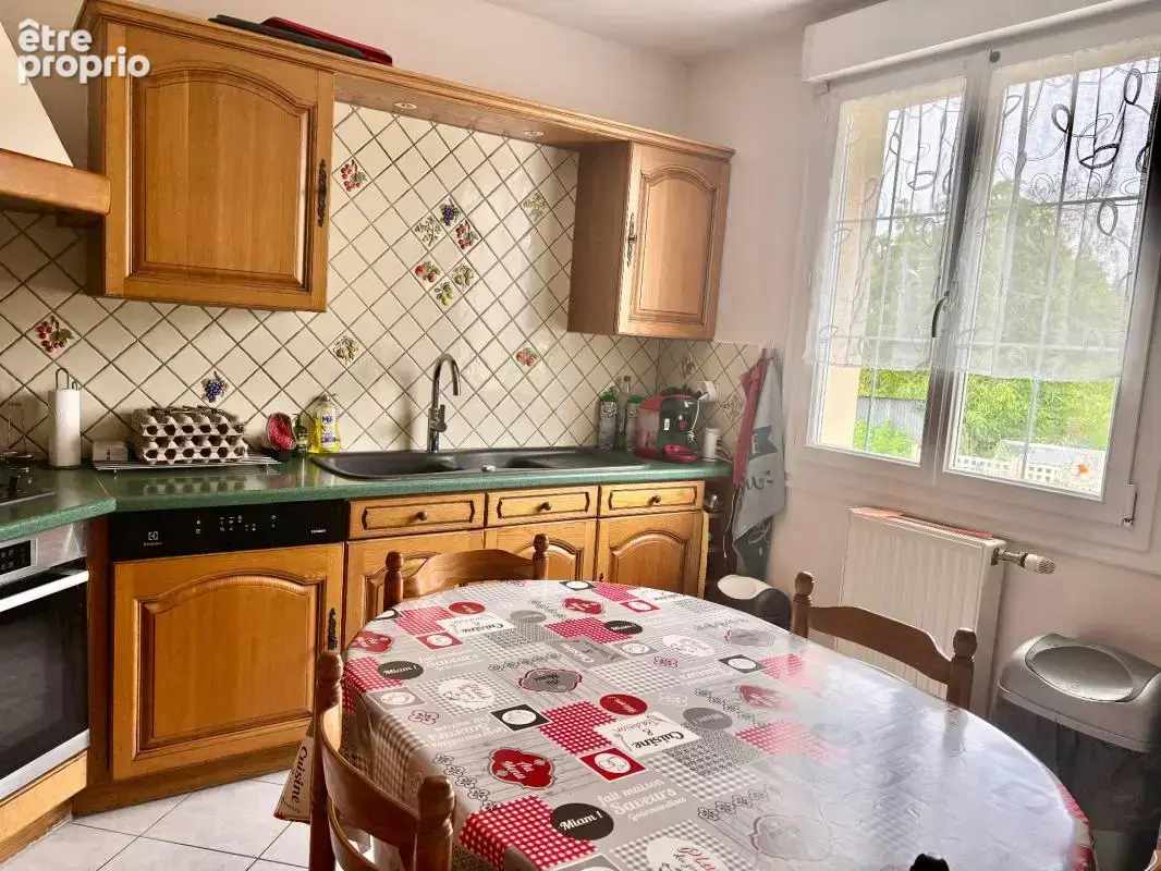 Exclusivité – Maison familiale 4 chambres au calme avec beau terrain et potentiel d’évolution - Bains sur Oust - photo 2