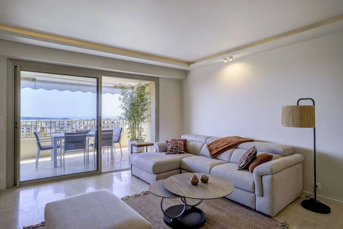 Luxueux Appartement à Cannes Basse Californie, Résidence avec jardin et piscine, vue mer - photo 16