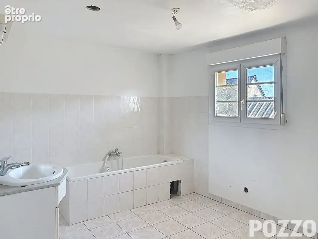 A Vendre - Isigny Le Buat - Maison 4 pièce(s) 116 m² - photo 6