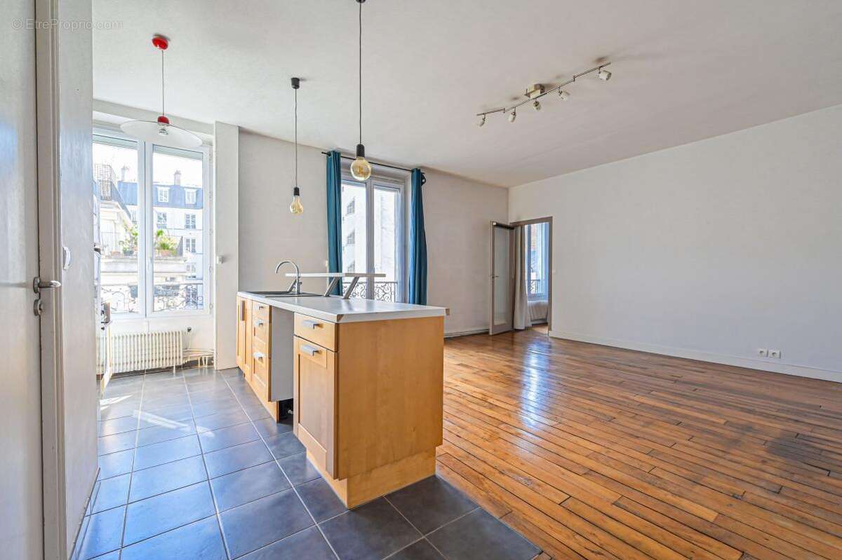 Appartement à PARIS-11E