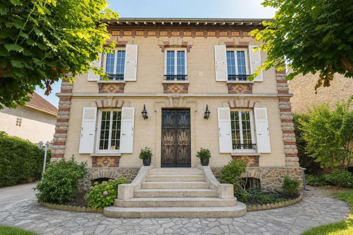 Belle maison individuelle de 250 m² sur terrain piscinable à découvrir ! - photo 17