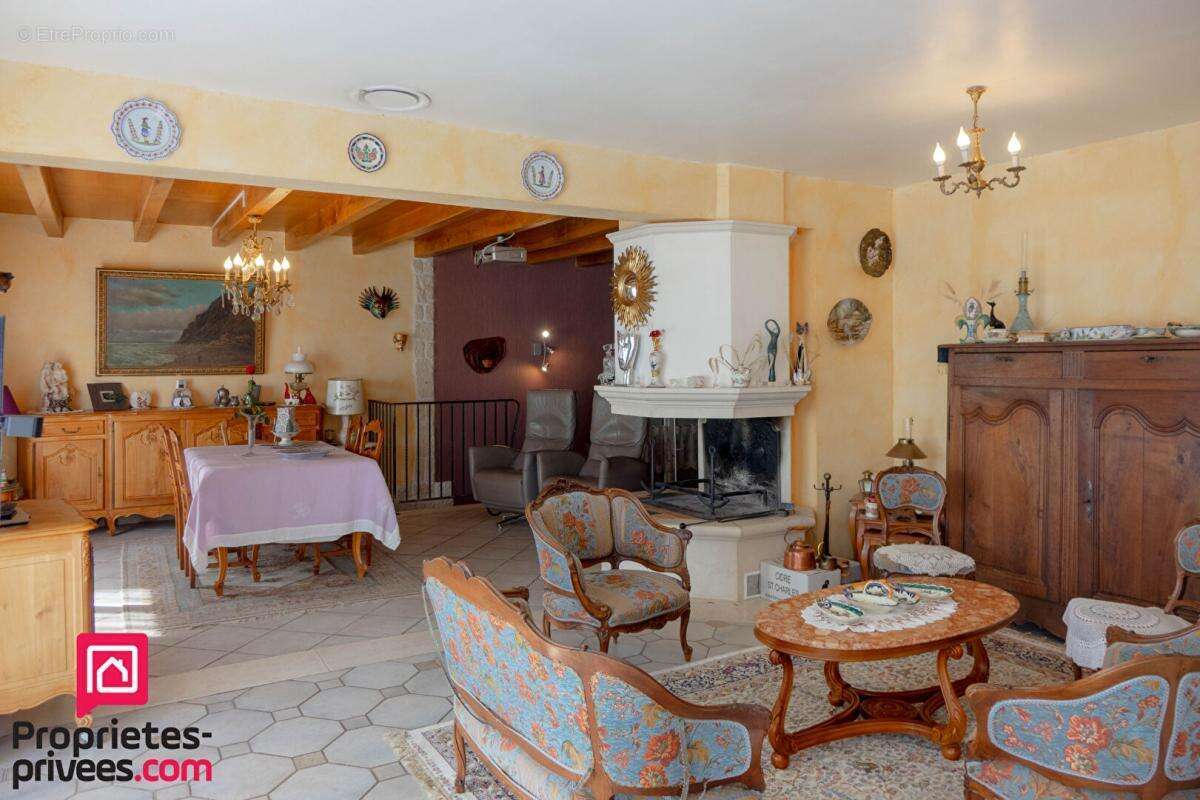 Maison à LA CHAPELLE-SAINT-MESMIN