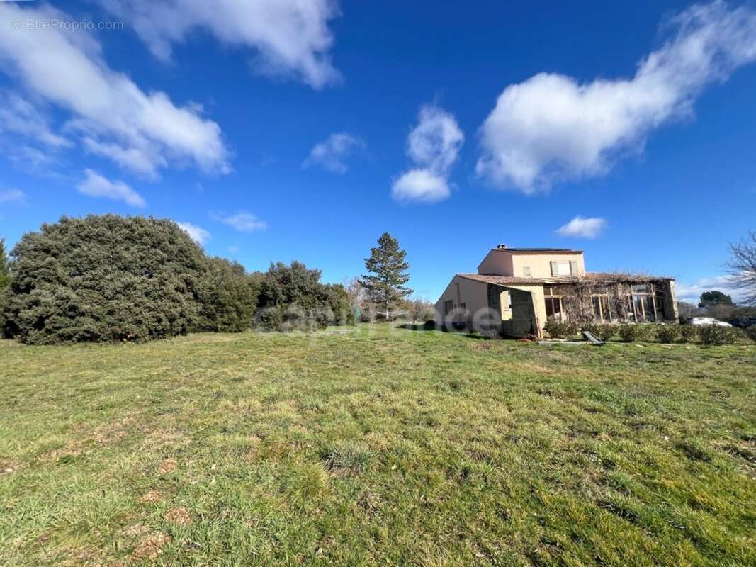 À vendre Villa d’Exception à Reillanne (04110) – 120 m², 5 Pièces, 4 Chambres, Piscine 10x5, Terrain Clos 9 000 m², Calme Absolu - photo 4