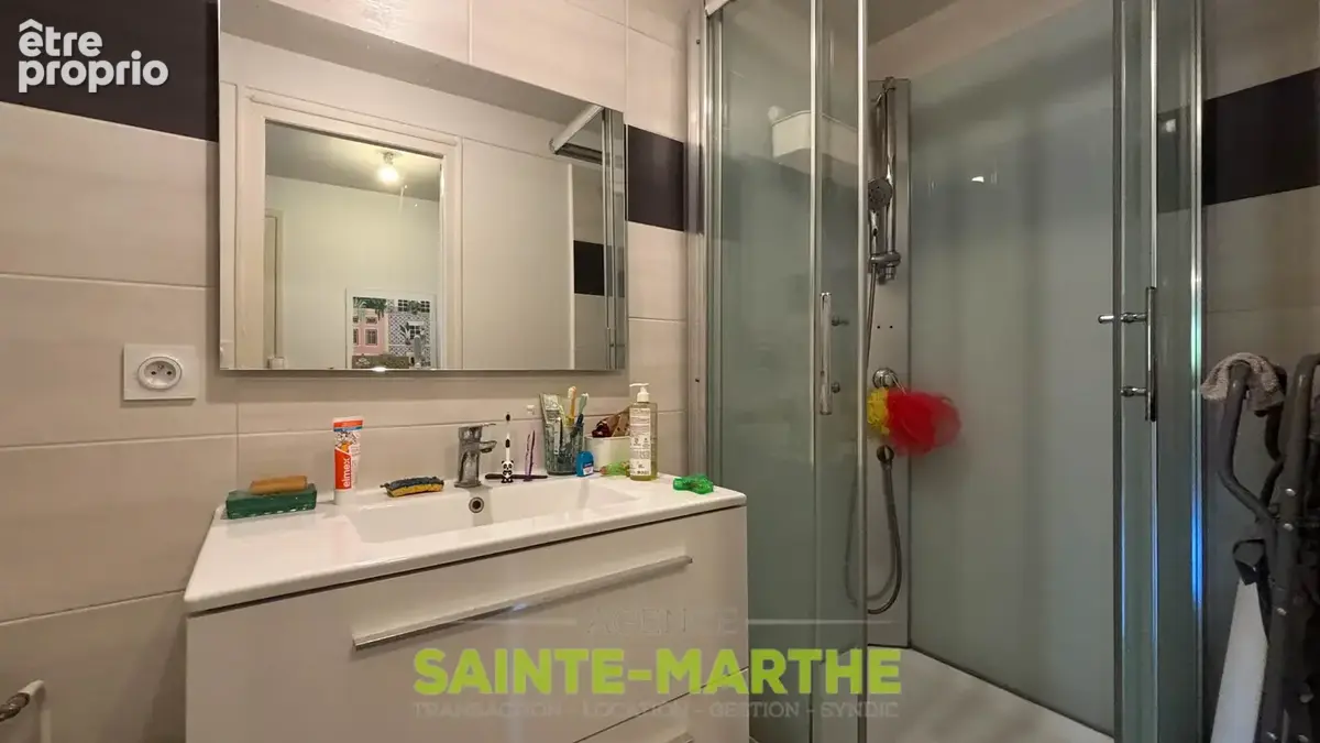 Niort. Maison de ville, 3 chambres, jardin et garage. - photo 5