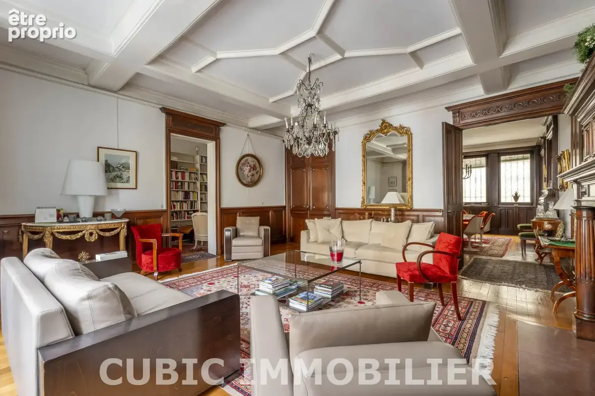 Bien remarquable et prestigieux de 238 m2 en plein cœur de Villefranche avec jardin sans vis à vis - photo 4
