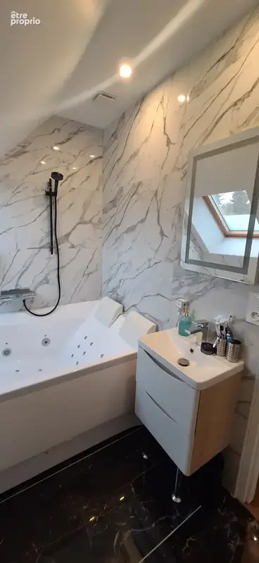 A 5 mn de la gare de sens,maison de ville avec sa terrasse privative et local commercial,ideal 1er achat. - photo 10