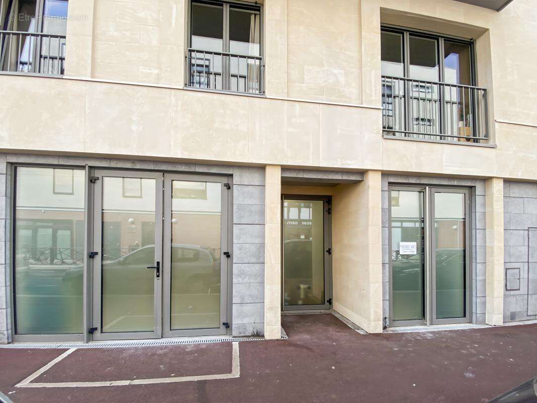Commerce à CLICHY