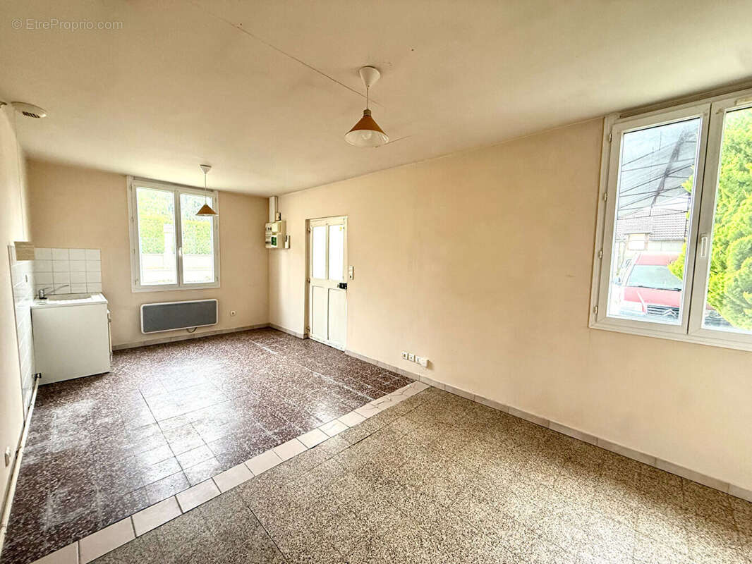 Maison à FLEURY-LA-VALLEE