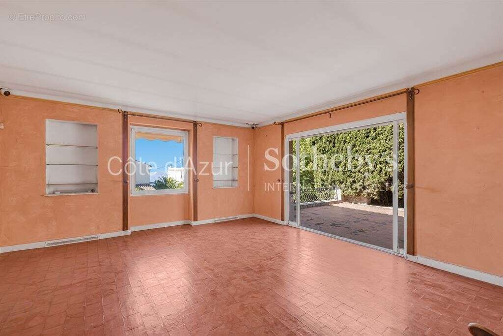 Cannes, Croix des Gardes : Projet de villa contemporaine 370 m² avec piscine et vue mer - photo 3